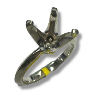 White 14 Karat Polished Solitaire Estate Remount
Size: 6.5
Gram Weight 4.29 gr