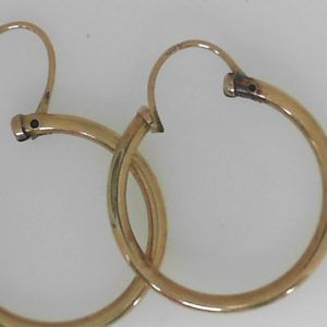 Yellow 18 Karat Polished Medium Hoop Estate Earring
Gram Weight 3.79 gr