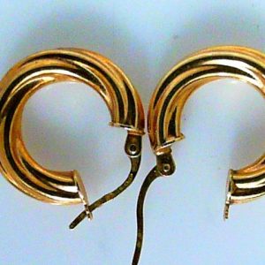 Yellow 9 Karat Polished Medium Hoop Estate Earring
Gram Weight 1.87 gr