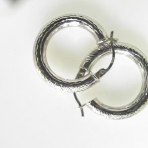 White 14 Karat Engraved Medium Hoop Estate Earring 
Gram Weight 2.03 gr 
Length 25 mm