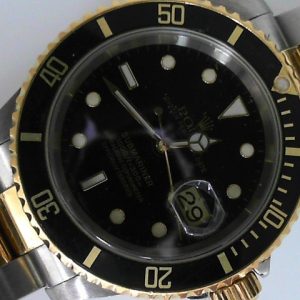Estate Rolex Divers Year: 2003
Vendor Style #: 16613 Submariner Submariner SN: Y491652 Oyster
40mm 18K/Stainless Steel
Dial: Blck plots 
Box Included/Papers Included/original invoice/ Canadian delivery
Condition Very good
1 Year Warranty