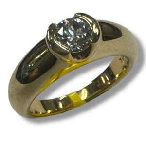 Estate Diamond Engagement Ring 
14 Karat Yellow Estate Engagement Ring Width 2.6mm 
Finger Size 5.75 Gram Weight 6.8 
1 Center Diamond 0.38ct Shape: Round; Clarity: I1; Colour: I 0.38