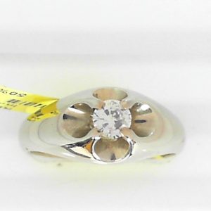 Estate Diamond Ring - Men's 
18 Karat White Estate Diamond Ring 
Finger Size 10.5 Gram Weight 9.3 
1 Center Diamond 0.30ct Shape: Round; Clarity: SI2; Colour: J 0.3