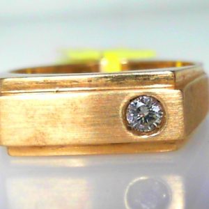 Estate Diamond Ring - Men's 
10 Karat Yellow Estate Diamond Ring 
Finger Size 8.5 Gram Weight 6.3 
1 Center Diamond 0.10ct Shape: Round; Clarity: VS2; Colour: H 0.1