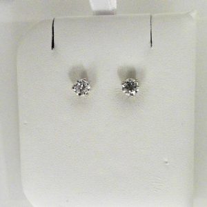 Diamond Earrings 
14 Karat White Diamond Earrings 
 
2 Center Diamonds Shape: Round Clarity: VS2 Colour: G/H 0.86