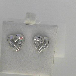 Diamond Earrings 
14 Karat White Diamond Earrings 
 
16 Center Diamonds Shape: Baguette 0.16