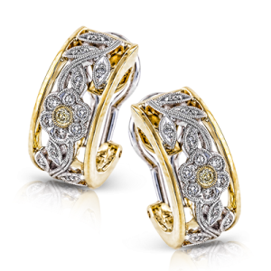 Diamond Earrings 
18 Karat Yellow/White Diamond Earrings 
Gram Weight 6.88 
 Center Diamond Shape: Round Clarity: VS1 Colour: F/G With 2 Round Diamonds 0.04 ctw 0.25