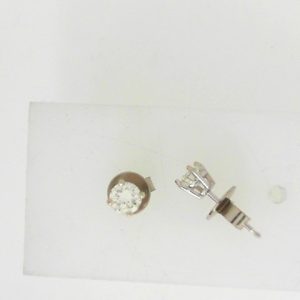 Estate Diamond Earrings 
14 Karat White Estate Diamond Earrings 
 
2 Center Diamonds 0.23ct Shape: Round; Clarity: VS; Colour: F/G 0.48