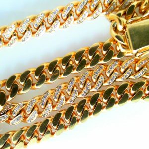 Estate Diamond Pendant/Necklace 
14 Karat Yellow Estate Diamond Pendant 
Gram Weight 174.8 Chain Style: Cuban 14 Karat Yellow 28 
900 Center Diamonds Shape: Round; Clarity: I1; Colour: F 9