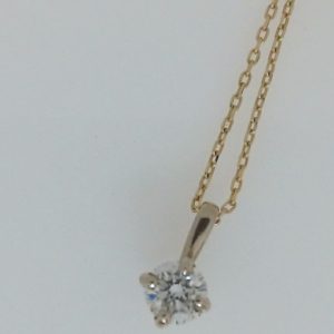 Estate Diamond Pendant/Necklace 
14 Karat Yellow Estate Diamond Pendant 
Gram Weight 1.5 Chain Style: Cable Link 14 Karat Yellow 17 
1 Center Diamond 0.28ct Shape: Round; Clarity: SI2; Colour: H 0.28