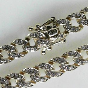 Lady's Yellow Polished 10 Karat Cuban Link Diamond Bracelet Length 7 With 302=0.88Tw Round Diamonds MM Width: 4.6
Gram Weight: 8.0
