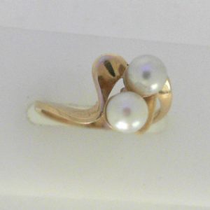 Pearls Ring 
10 Karat Yellow White Pearls Ring With Finger Size 6 
Width 2.25mm Gram Weight 2.4 
2 Center Pearls Shape: Round; Colour: White