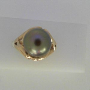 Pearl Ring 
14 Karat Yellow Pearl Ring With Finger Size 6.5 
Width 3mm Gram Weight 5.1 
1 Center Pearl Shape: Tahitian