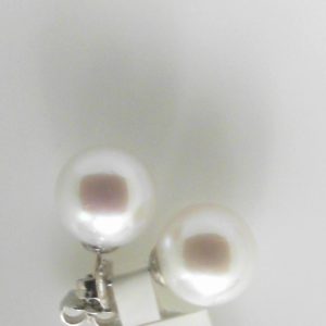 Earrings with Pearls 
 White Pearls Earrings 
 
2 Center Pearls 10.00ct Shape: Round; Colour: White