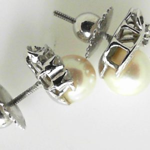 Estate Earrings With Pearls 
14 Karat White Pearls Earrings 
 Gram Weight 3.4 
2 Center Pearls Shape: Round With 4 Round Diamonds