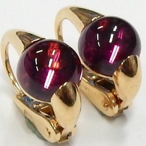 Estate earrings garnets Pomellato M'ama 
18 Karat Yellow Reddish Purple Garnets Earrings 
Length: 0.55in Gram Weight 3.8 
2 Center Garnets Shape: Cabochon; Colour: Reddish Purple