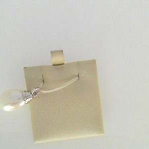 Pearl Pendant 
14 Karat White Pearl Pendant 
 
1 Center Pearl Shape: Round