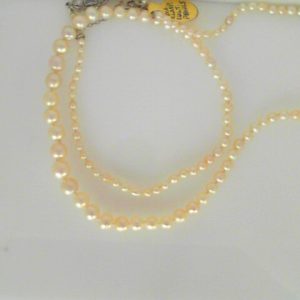 Diamond Estate Pendant 
 Diamond Pendant 
 Chain Style: No Chain PL White Length: 20in 
 Center Diamond Shape: Round Round Pearl and 1 Emerald Diamond