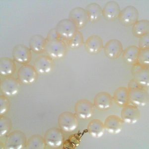 Pearl Estate Pendant 
 White Pearl Pendant 
 Chain Style: No Chain 14 Karat Yellow Length: 18in 
 Center Pearl Shape: Round; Colour: White