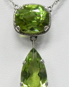 Peridot Estate Pendant 
14k/18K White Green Peridot Pendant 
Gram Weight 6.7 Chain Style: Cable Link 18K14K White Length: 17.5in 
2 Center Peridot Shape: Various Shapes; Clarity: VVS; Colour: Green