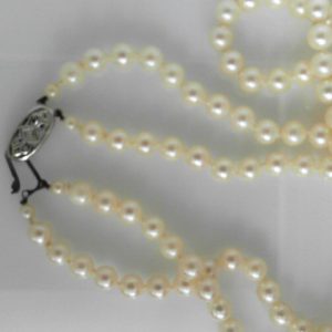 9 Karat White 
 Chain Style: Pearl