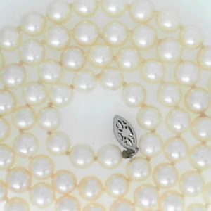 Pearls Estate Pendant 
10 Karat White Pearls Pendant 
 Chain Style: Bead Length: 24in 
80 Center Pearls Shape: Round