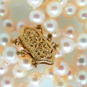 Pearls Estate Pendant 
14 Karat Yellow Pearls Pendant 
 Chain Style: Bead 14 Karat Yellow Length: 14in 
155 Center Pearls Shape: Round