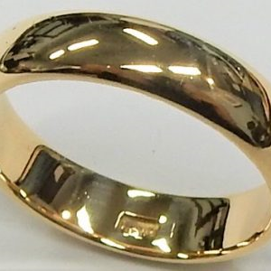 Yellow 18 Karat Polished Band Estate Ring 
Size: 6 
Gram Weight 4.9 gr