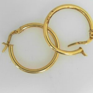 Yellow 18 Karat Polished Small Hoop Estate Earring 
Gram Weight 2.75 gr 
Length 0.75 in