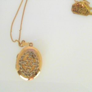 Pendant/Charm
10 Karat Yellow/White Pendant/Charm
Gram Weight 12.4 Chain Style: Curb 10 Karat Yellow Length: 18in