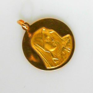 Estate Pendant/Charm
18 Karat Yellow Pendant/Charm
Gram Weight 4.75 Chain Style: No Chain