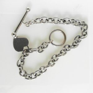 White 14 Karat Polished Toggle Estate Bracelet 
Length 8 in 
Gram Weight 8.28 gr