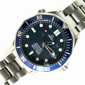 Estate Omega Divers Year: 2006
Vendor Style #: 2541.80.00 Seamaster 300 James Bond SN: 80271592 
41mm StainlessSteel
Dial: Blue plots 
Box Included/Papers Not Included
Condition Good
1 Year Warranty