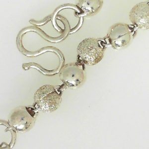 Estate Pendant/Charm
Silver White Pendant/Charm
Gram Weight 22.02 Chain Style: Bead Silver White Length: 22in