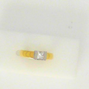 Diamond Engagement Ring 
18K/Platinum Yellow Engagement Ring 0.4twt
Finger Size 5 Gram Weight 8.45gram weight 
1 Center Diamond 0.40ct Shape: Princess Clarity: VS2 Colour: H 0.4