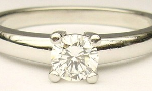 Estate Diamond Engagement Ring 
Platinum White Estate Engagement Ring Width 2.1mm 
Finger Size 6.5 Gram Weight 5.2 
1 Center Diamond 0.34ct Shape: Round; Clarity: VS1; Colour: G/H 0.34