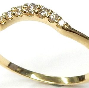 Estate Diamond Engagement Ring 
18 Karat Yellow Estate Engagement Ring Width 1.5mm 
Finger Size 7 Gram Weight 1.6 
 Center Diamond Shape: Round; Clarity: SI2; Colour: G/H 0.1