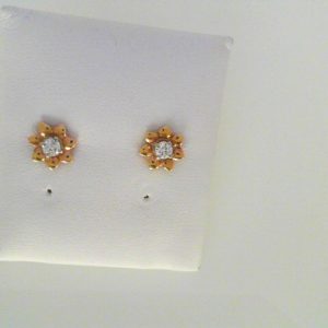Estate Diamond Earrings 
14 Karat Yellow Estate Diamond Earrings 
Gram Weight 3 
2 Center Diamonds Shape: Round; Clarity: VS1; Colour: H 0.35
