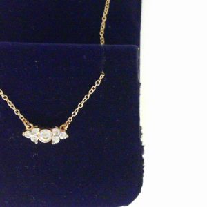 Estate Diamond Pendant/Necklace 
14 Karat Yellow Estate Diamond Pendant 
Gram Weight 2.6 Chain Style: Cable Link 14 Karat Yellow 16.5 
7 Center Diamonds Shape: Round; Clarity: SI1; Colour: H/I 0.53