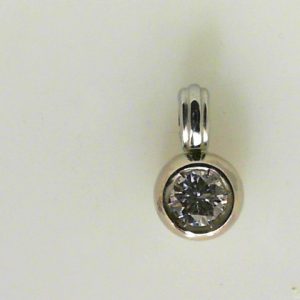 Estate Diamond Pendant/Necklace 
18 Karat White Estate Diamond Pendant 
Gram Weight 1.5 Chain Style: No Chain 
1 Center Diamond 0.25ct Shape: Round; Clarity: VS; Colour: H 0.25