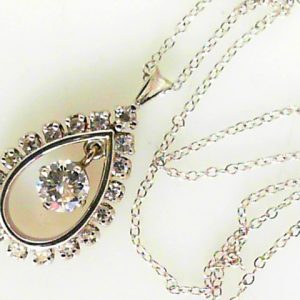 Estate Diamond Pendant/Necklace 
14 Karat White Estate Diamond Pendant 
Gram Weight 2.9 Chain Style: Cable Link 10 Karat White 16 
1 Center Diamond 0.47ct Shape: Round; Clarity: I1; Colour: I With 17 Round Diamonds 0.25 ctw 0.72