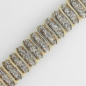 Estate Diamond Bracelet 
14 Karat Yellow Estate Diamond Bracelet Length: 6.5in 
Gram Weight 21.4 
43 Center Diamonds 0.03ct Shape: Round; Clarity: I1; Colour: O/P With 86 Round Diamonds 1.548 ctw and 86 Round Diamonds 1.29 ctw 4.128