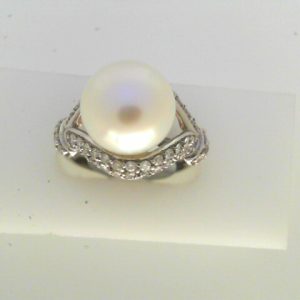 Diamond Ring 
14 Karat White Diamond Ring With Finger Size 7.75 
Width 11mm 
 Center Diamond Shape: Round With 1 South Sea Pearl