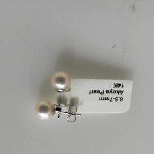 Earrings with Pearls 
14 Karat White Pearls Earrings 
 
2 Center Pearls Shape: Round