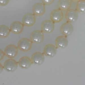 Pearls Estate Pendant 
 Pearls Pendant 
 Chain Style: Bead Length: 32in 
100 Center Pearls Shape: Round