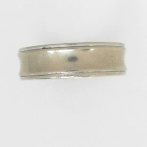 White 10 Karat Polished Band Estate Ring 
Size: 9.5 
Gram Weight 6.15 gr