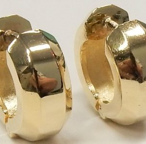 Yellow 14 Karat Polished Small Hoop Estate Earring 
Gram Weight 5.95 gr 
Length 0.55 mm
Width 6mm