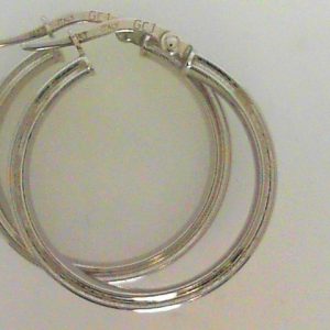 White 14 Karat Polished Medium Hoop Estate Earring 
Gram Weight 1.8 gr 
Length 1 mm