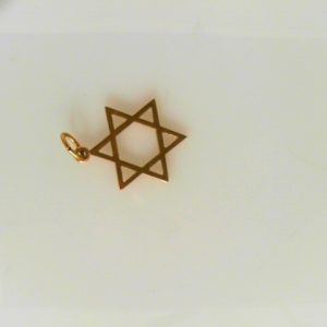 Estate Pendant/Charm
10 Karat Yellow Pendant/Charm
Gram Weight 1.43 Chain Style: No Chain