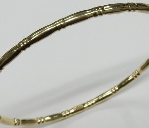Yellow 14 Karat Polished Bangle Estate Bracelet Width 3.2 mm 
Length 20 in 
Gram Weight 4.43 gr
